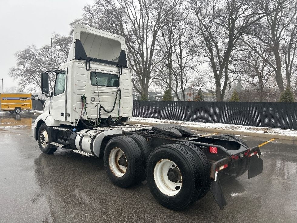 Day Cab Tractor-Heavy Duty Tractors-Volvo-2019-VNL64T300-Byron Center-MI-463,762\n\t\tmiles-$ 35,250 - Image 5