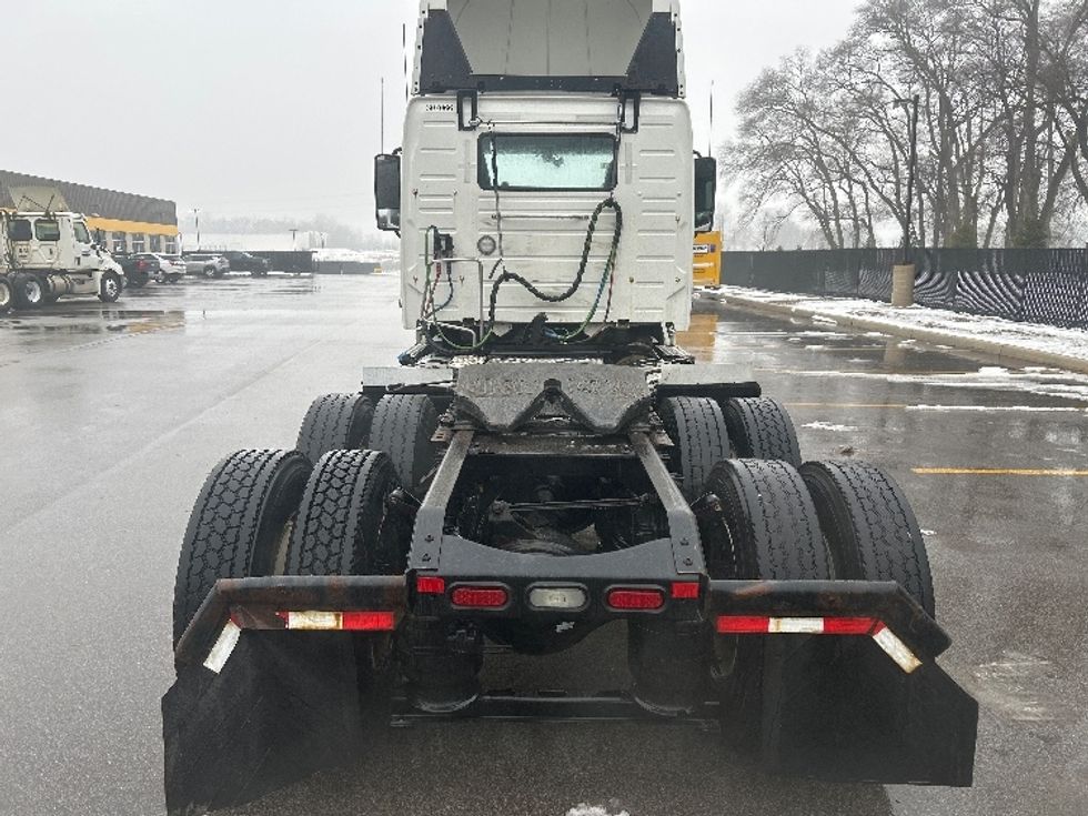 Day Cab Tractor-Heavy Duty Tractors-Volvo-2019-VNL64T300-Byron Center-MI-463,762\n\t\tmiles-$ 35,250 - Image 6