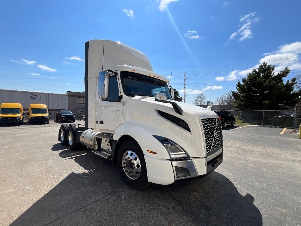 Day Cab Tractor-Heavy Duty Tractors-Volvo-2019-VNL64T300-Cambridge-ON-413,270\n\t\tkm-$ 48,500 - Image 1