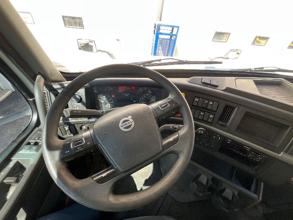 Day Cab Tractor-Heavy Duty Tractors-Volvo-2019-VNL64T300-Cambridge-ON-413,270\n\t\tkm-$ 48,500 - Image 11