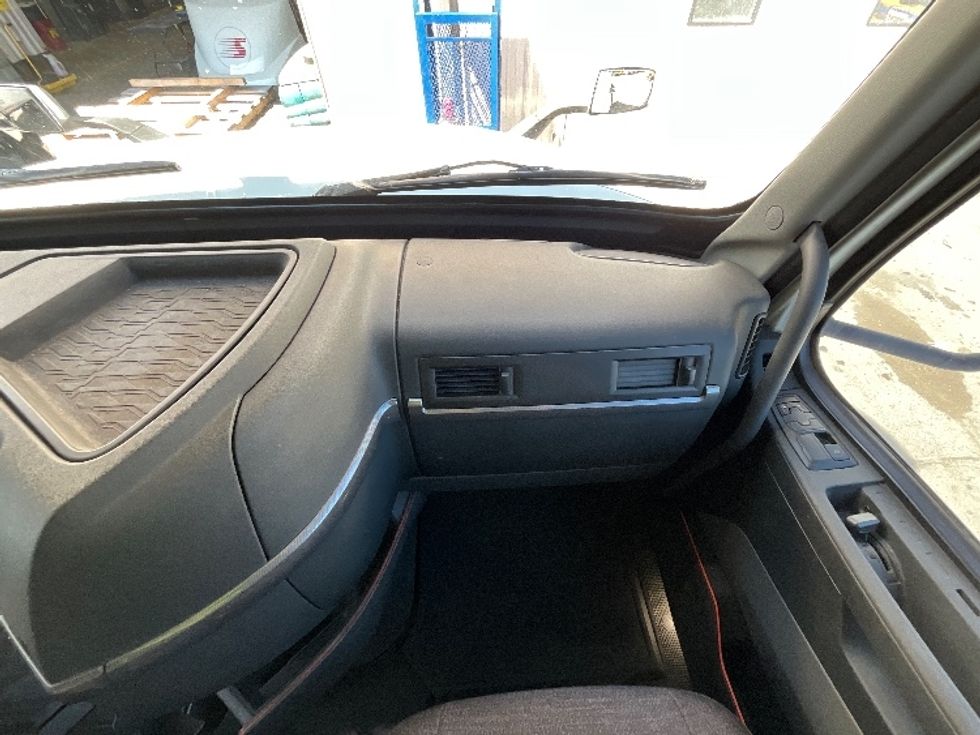 Day Cab Tractor-Heavy Duty Tractors-Volvo-2019-VNL64T300-Cambridge-ON-413,270\n\t\tkm-$ 48,500 - Image 13