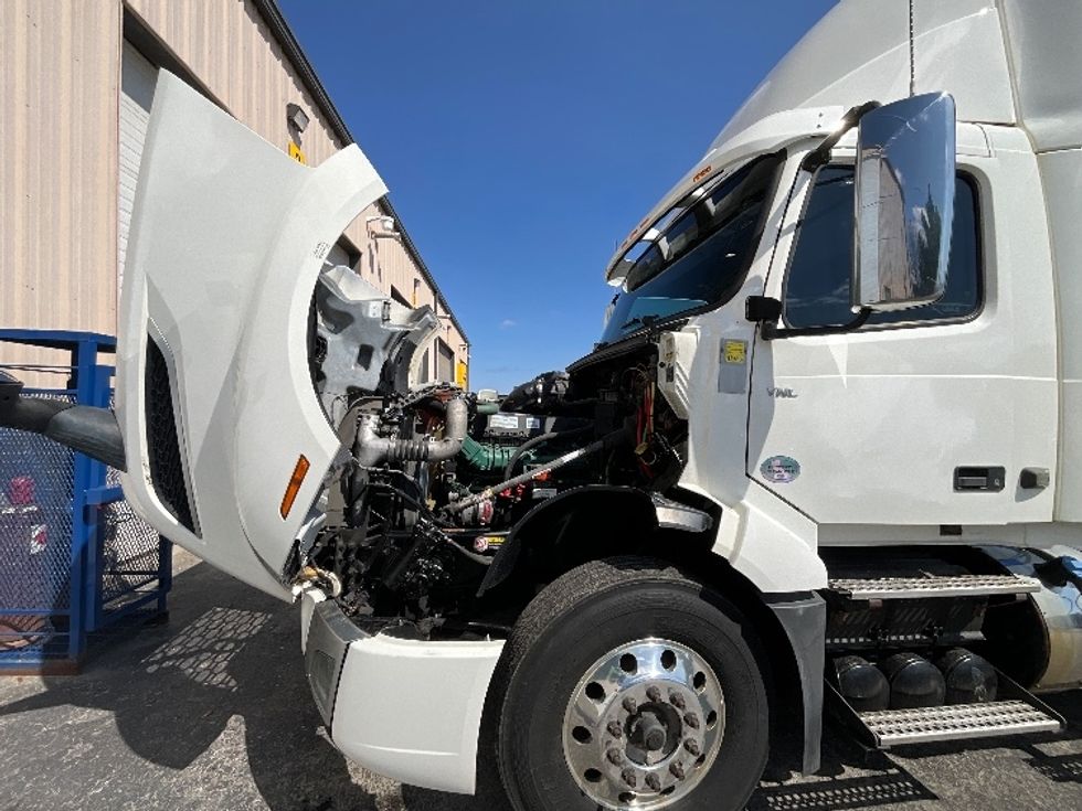 Day Cab Tractor-Heavy Duty Tractors-Volvo-2019-VNL64T300-Cambridge-ON-413,270\n\t\tkm-$ 48,500 - Image 16