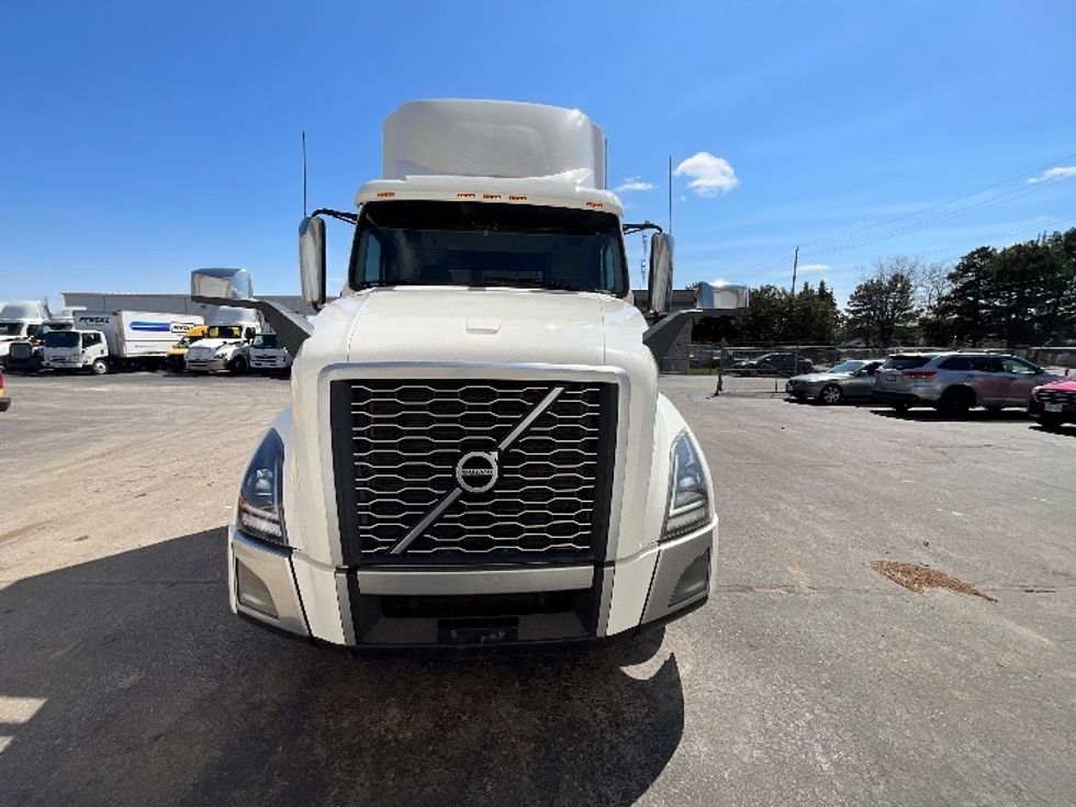 Day Cab Tractor-Heavy Duty Tractors-Volvo-2019-VNL64T300-Cambridge-ON-413,270\n\t\tkm-$ 48,500 - Image 2