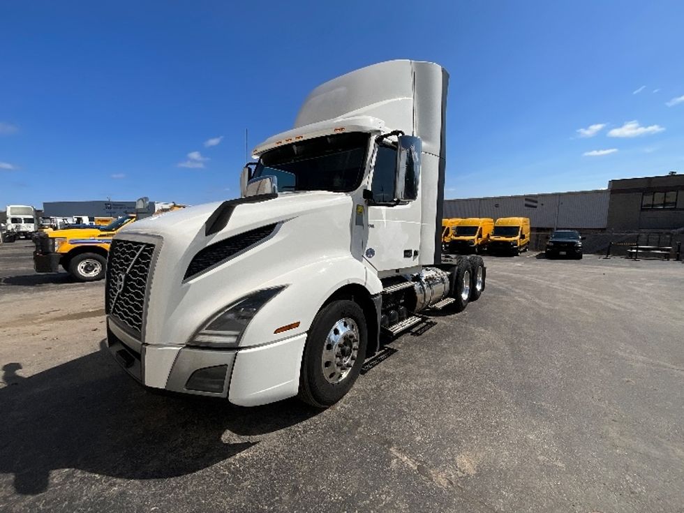 Day Cab Tractor-Heavy Duty Tractors-Volvo-2019-VNL64T300-Cambridge-ON-413,270\n\t\tkm-$ 48,500 - Image 3