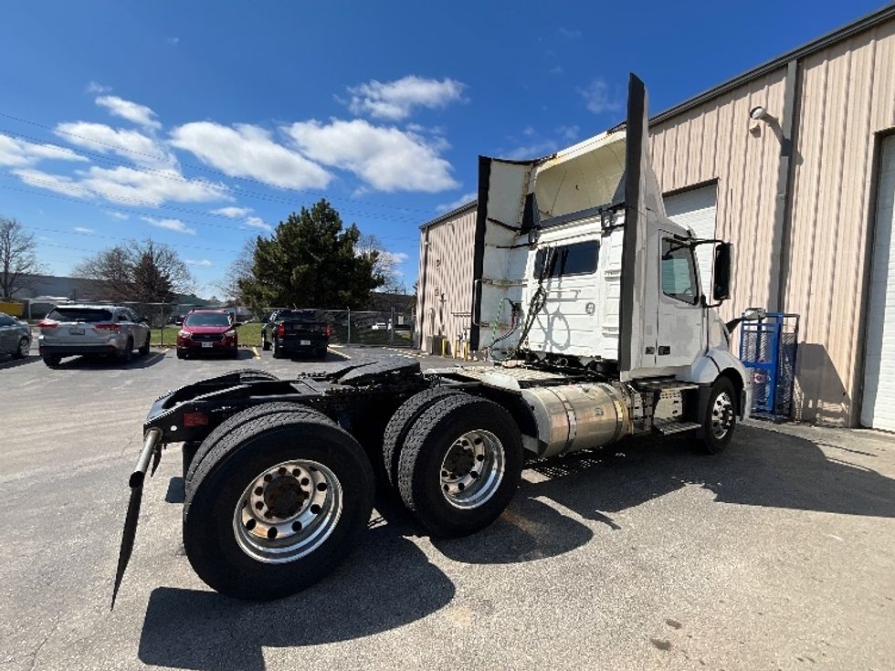 Day Cab Tractor-Heavy Duty Tractors-Volvo-2019-VNL64T300-Cambridge-ON-413,270\n\t\tkm-$ 48,500 - Image 7