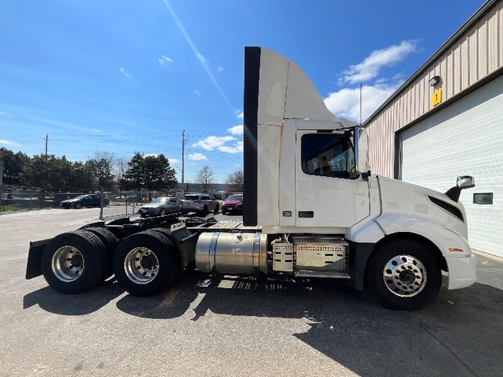 Day Cab Tractor-Heavy Duty Tractors-Volvo-2019-VNL64T300-Cambridge-ON-413,270\n\t\tkm-$ 48,500 - Image 8