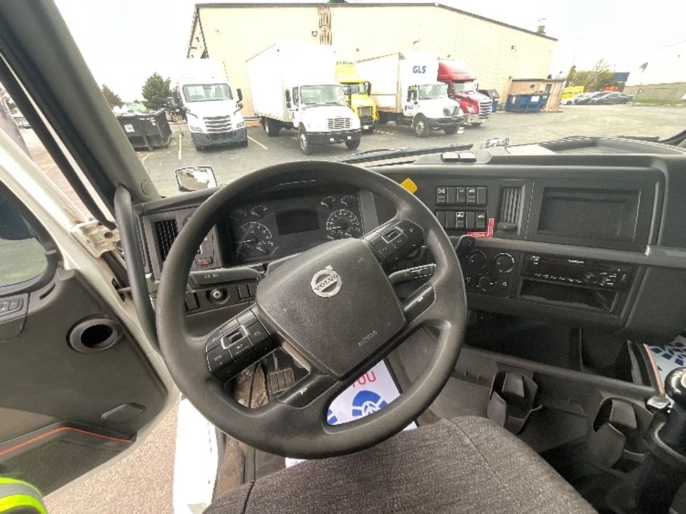 Day Cab Tractor-Heavy Duty Tractors-Volvo-2019-VNL64T300-Cambridge-ON-639,729\n\t\tkm-$ 41,250 - Image 11