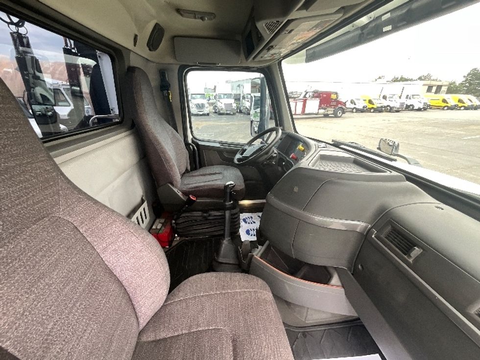 Day Cab Tractor-Heavy Duty Tractors-Volvo-2019-VNL64T300-Cambridge-ON-639,729\n\t\tkm-$ 41,250 - Image 14