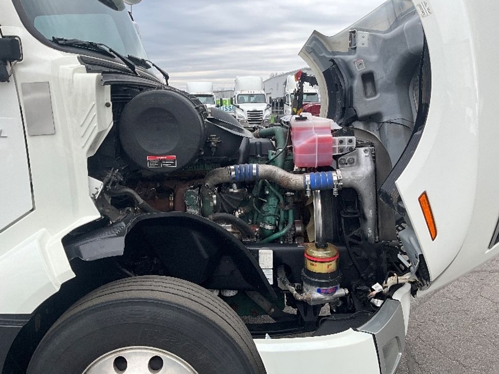 Day Cab Tractor-Heavy Duty Tractors-Volvo-2019-VNL64T300-Cambridge-ON-639,729\n\t\tkm-$ 41,250 - Image 15