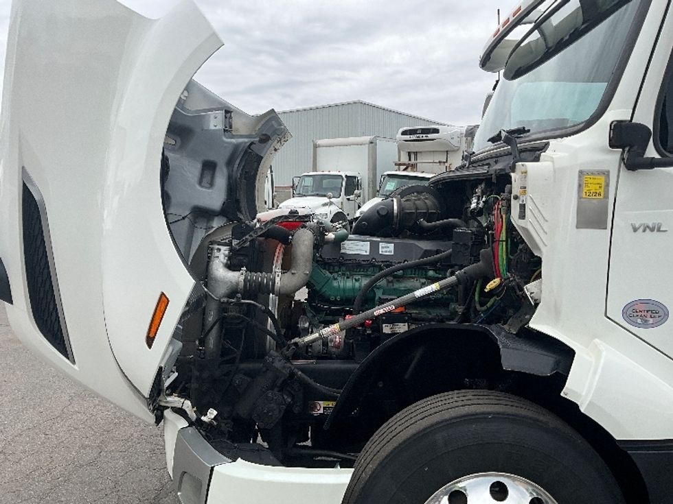 Day Cab Tractor-Heavy Duty Tractors-Volvo-2019-VNL64T300-Cambridge-ON-639,729\n\t\tkm-$ 41,250 - Image 16