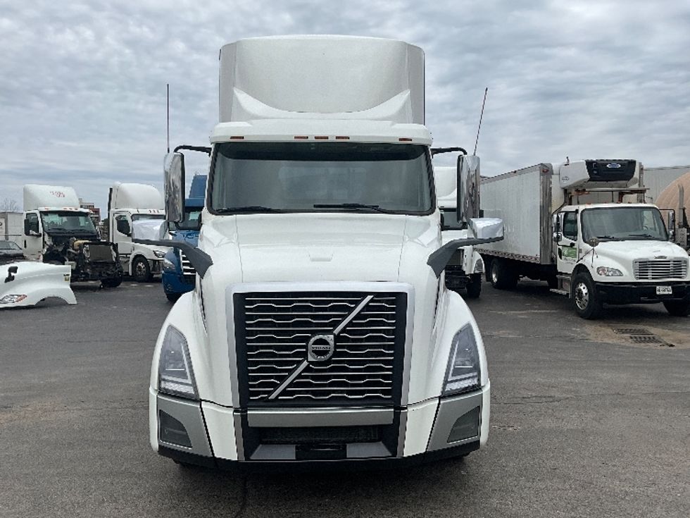 Day Cab Tractor-Heavy Duty Tractors-Volvo-2019-VNL64T300-Cambridge-ON-639,729\n\t\tkm-$ 41,250 - Image 2