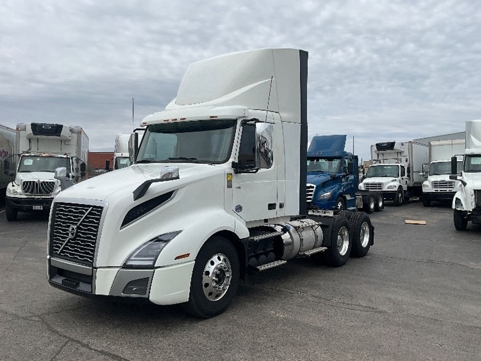 Day Cab Tractor-Heavy Duty Tractors-Volvo-2019-VNL64T300-Cambridge-ON-639,729\n\t\tkm-$ 41,250 - Image 3
