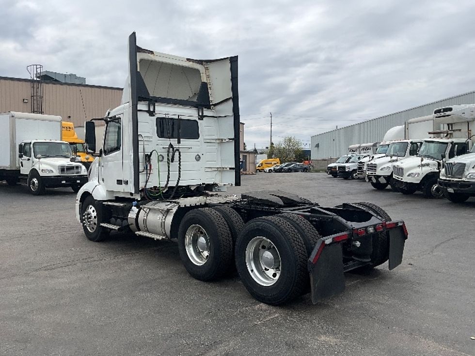 Day Cab Tractor-Heavy Duty Tractors-Volvo-2019-VNL64T300-Cambridge-ON-639,729\n\t\tkm-$ 41,250 - Image 5