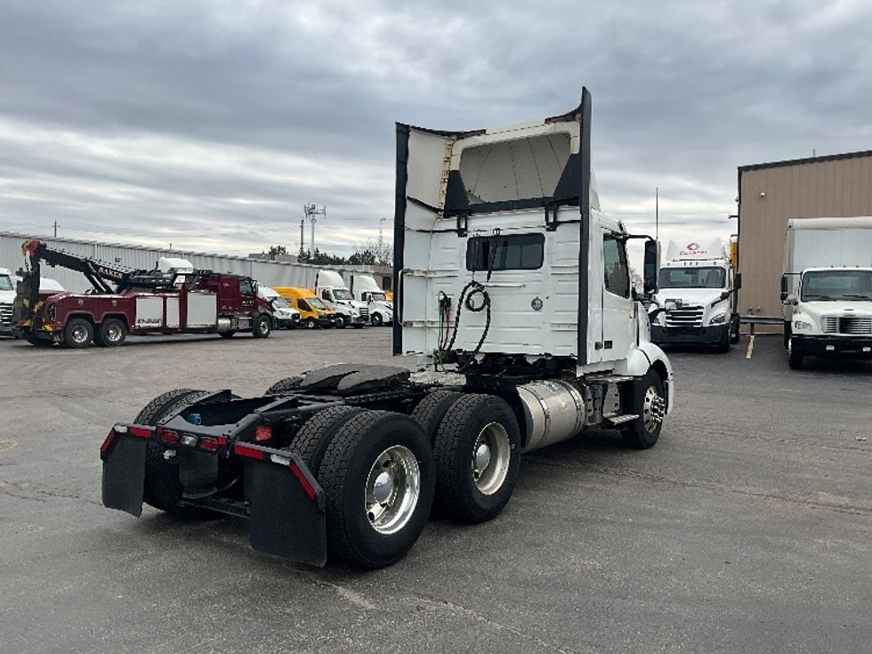 Day Cab Tractor-Heavy Duty Tractors-Volvo-2019-VNL64T300-Cambridge-ON-639,729\n\t\tkm-$ 41,250 - Image 7
