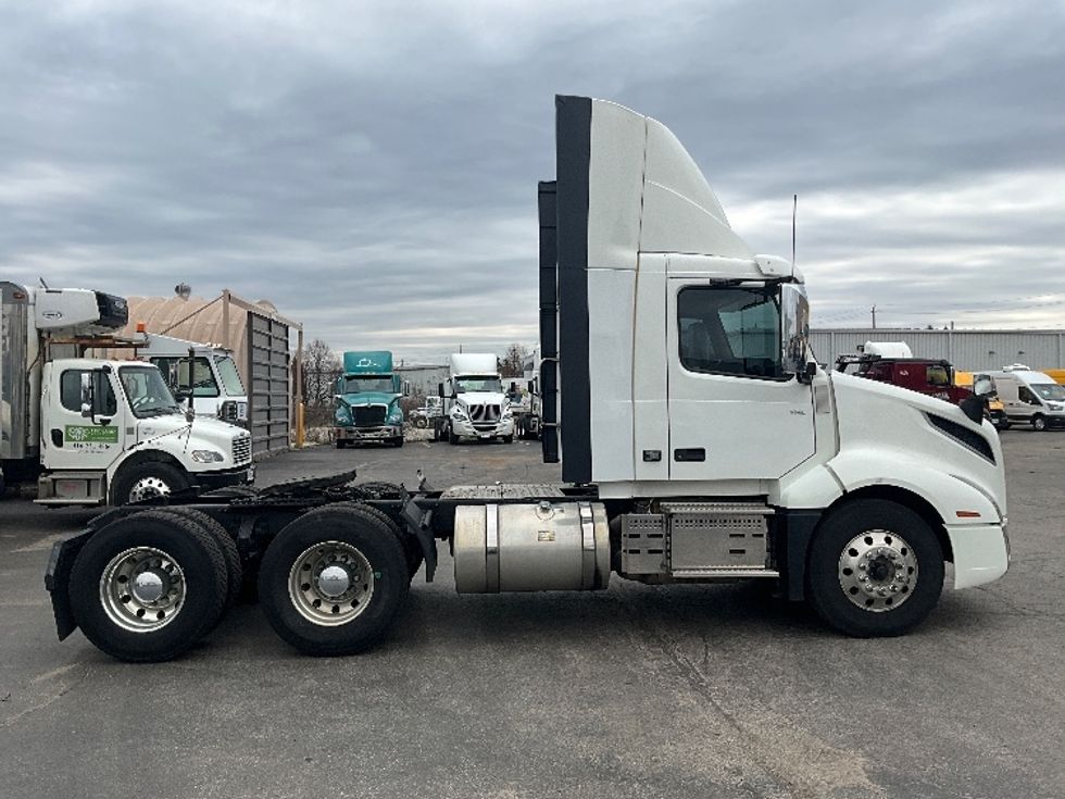 Day Cab Tractor-Heavy Duty Tractors-Volvo-2019-VNL64T300-Cambridge-ON-639,729\n\t\tkm-$ 41,250 - Image 8