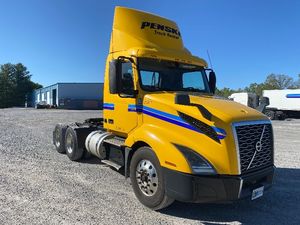 Day Cab Tractor-Heavy Duty Tractors-Volvo-2019-VNL64T300-Cleveland-TN-332,582
		miles-$ 45,750