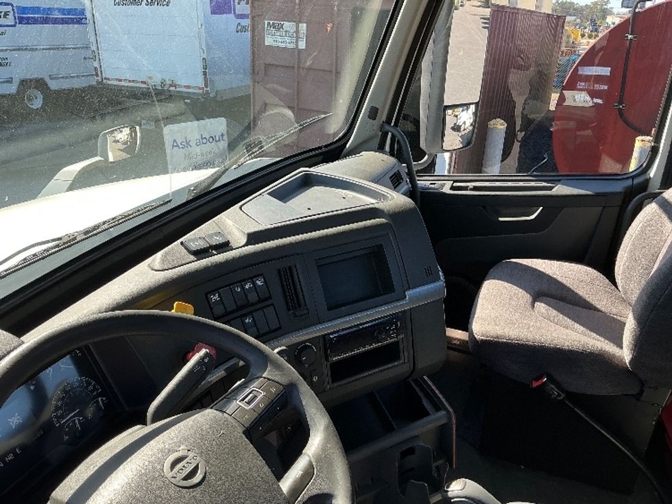 Day Cab Tractor-Heavy Duty Tractors-Volvo-2019-VNL64T300-Conway-SC-343,180\n\t\tmiles-$ 51,250 - Image 10