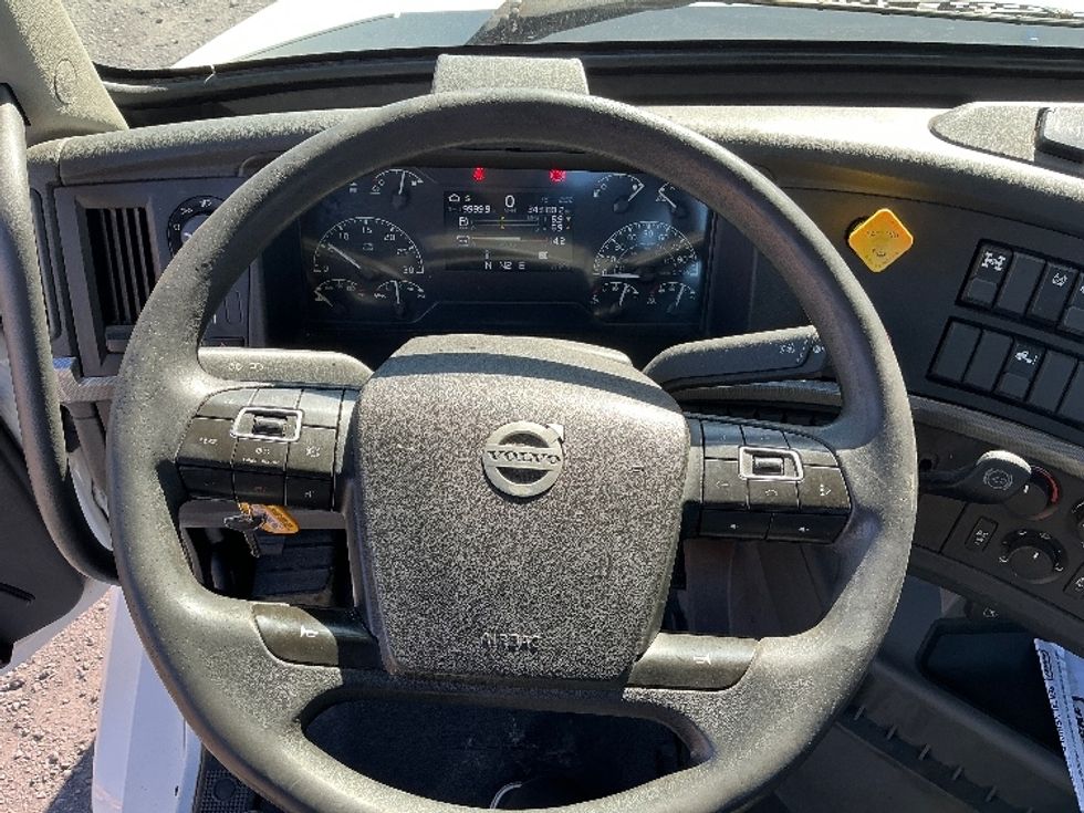 Day Cab Tractor-Heavy Duty Tractors-Volvo-2019-VNL64T300-Conway-SC-343,180\n\t\tmiles-$ 51,250 - Image 11