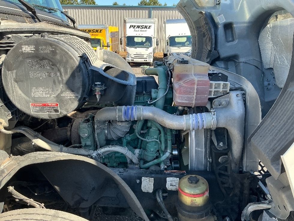 Day Cab Tractor-Heavy Duty Tractors-Volvo-2019-VNL64T300-Conway-SC-343,180\n\t\tmiles-$ 51,250 - Image 15