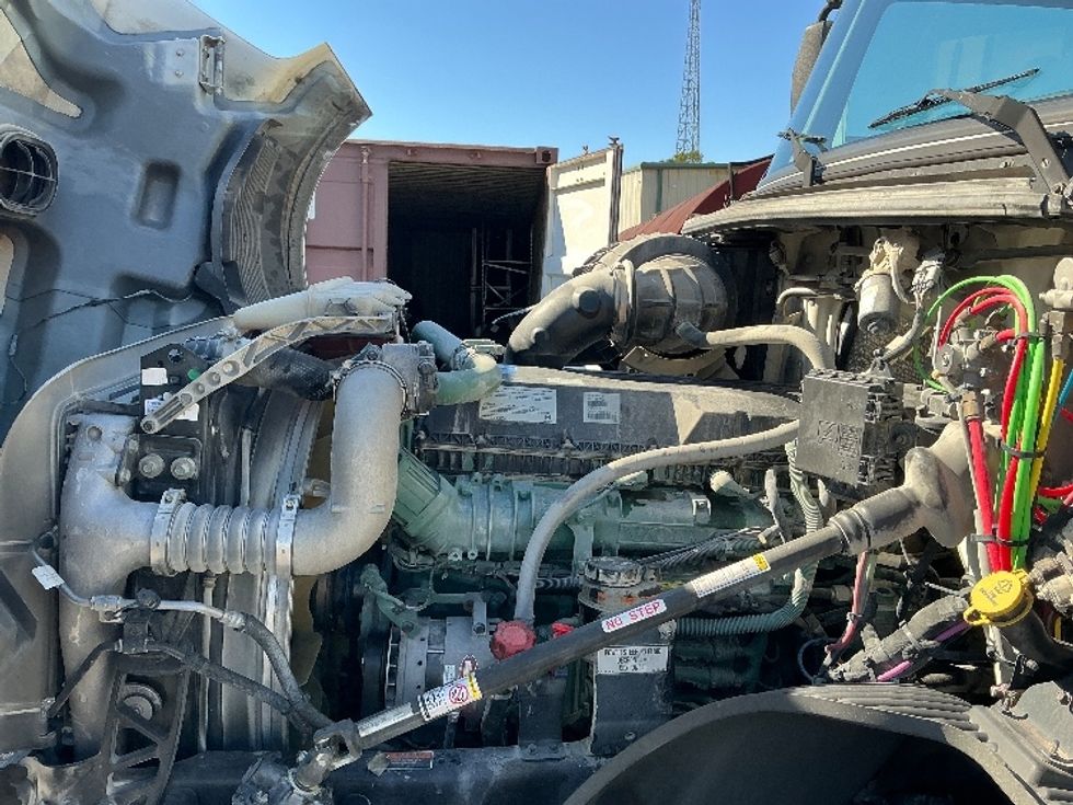 Day Cab Tractor-Heavy Duty Tractors-Volvo-2019-VNL64T300-Conway-SC-343,180\n\t\tmiles-$ 51,250 - Image 16