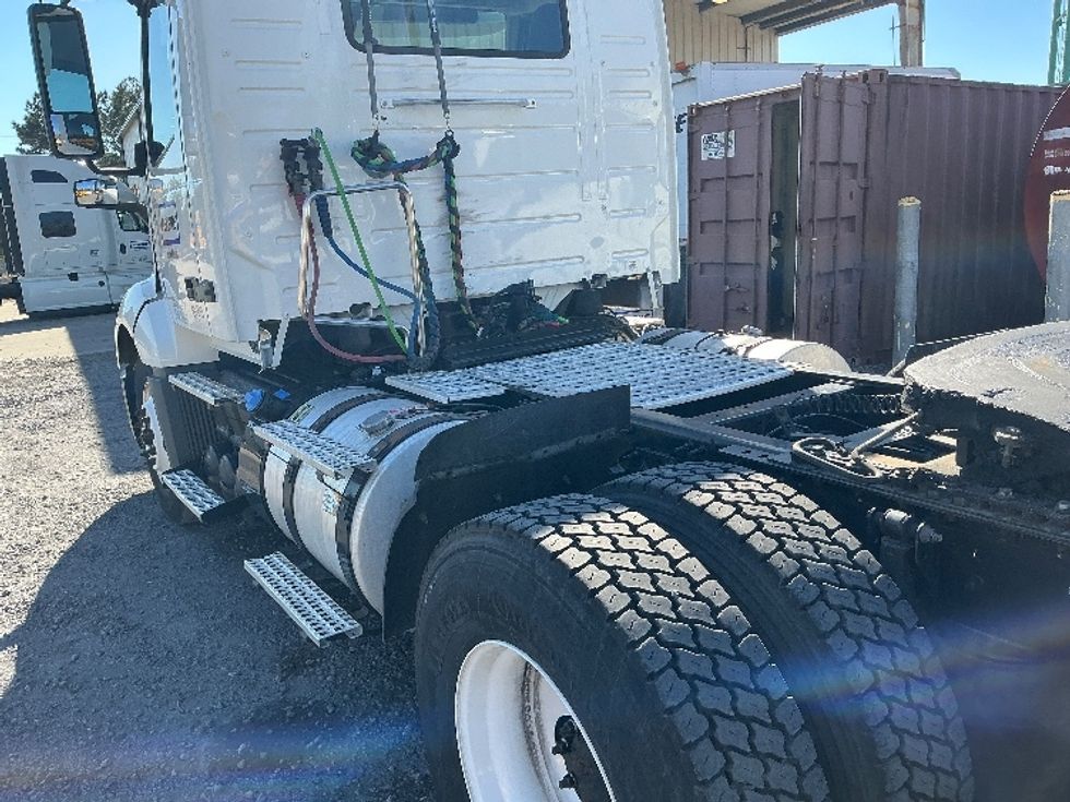 Day Cab Tractor-Heavy Duty Tractors-Volvo-2019-VNL64T300-Conway-SC-343,180\n\t\tmiles-$ 51,250 - Image 17