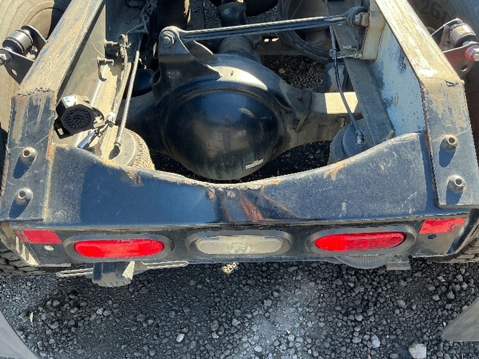 Day Cab Tractor-Heavy Duty Tractors-Volvo-2019-VNL64T300-Conway-SC-343,180\n\t\tmiles-$ 51,250 - Image 18