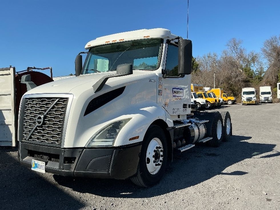 Day Cab Tractor-Heavy Duty Tractors-Volvo-2019-VNL64T300-Conway-SC-343,180\n\t\tmiles-$ 51,250 - Image 3