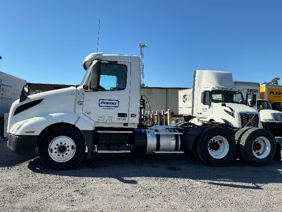 Day Cab Tractor-Heavy Duty Tractors-Volvo-2019-VNL64T300-Conway-SC-343,180\n\t\tmiles-$ 51,250 - Image 4