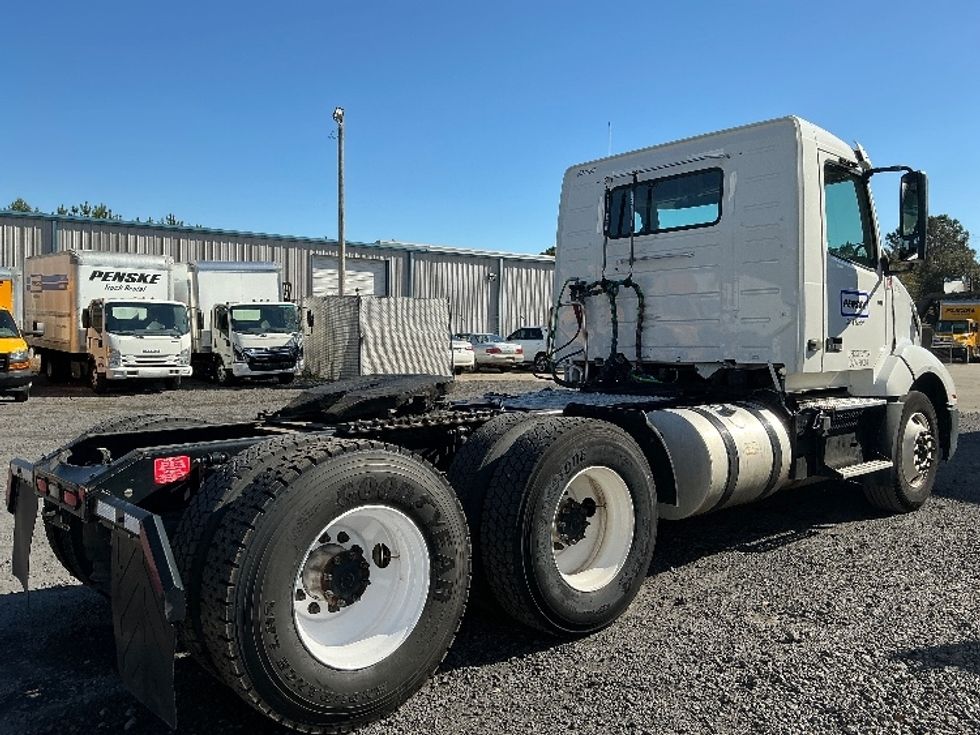 Day Cab Tractor-Heavy Duty Tractors-Volvo-2019-VNL64T300-Conway-SC-343,180\n\t\tmiles-$ 51,250 - Image 7