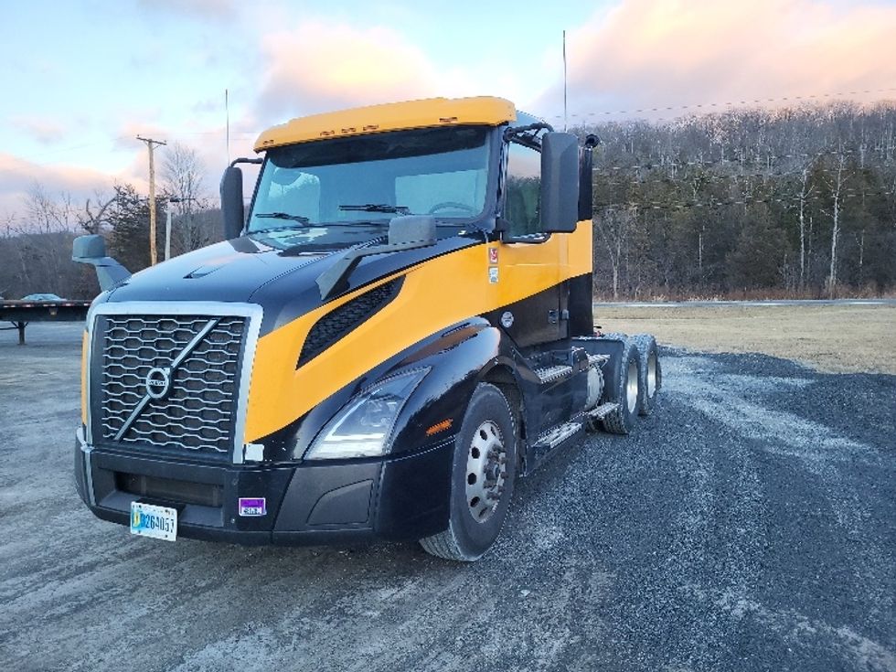 Day Cab Tractor-Heavy Duty Tractors-Volvo-2019-VNL64T300-Coxsackie-NY-384,049\n\t\tmiles-$ 40,250 - Image 1