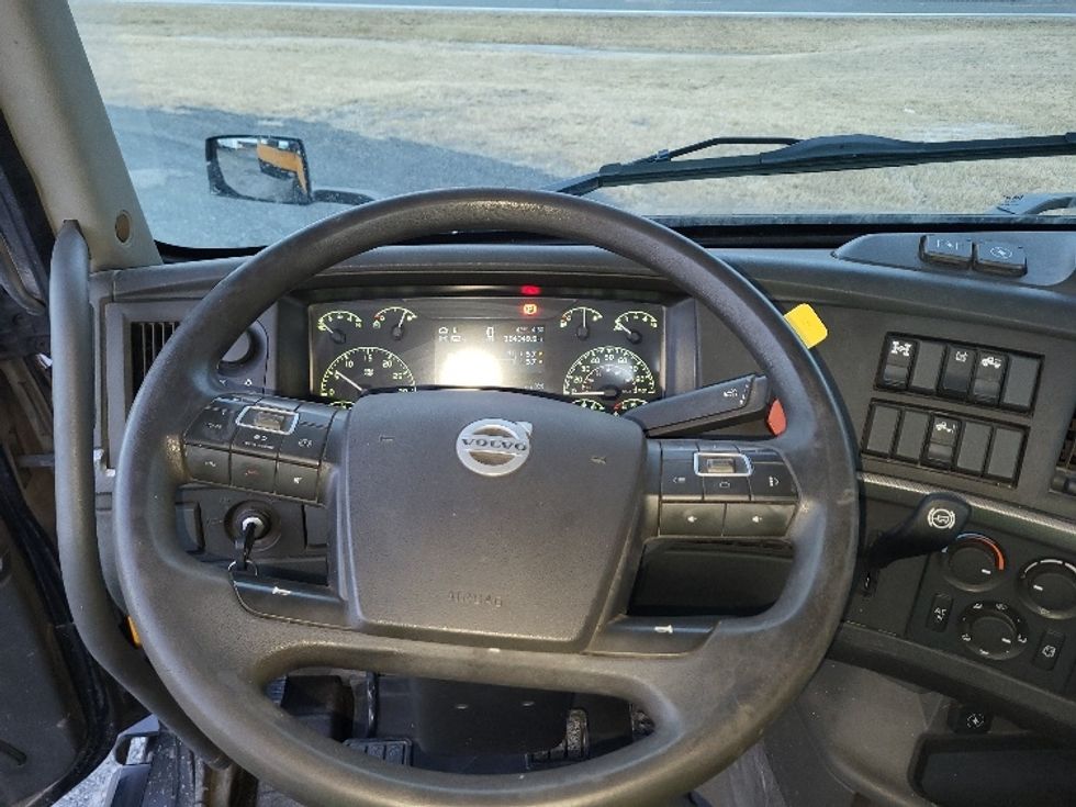 Day Cab Tractor-Heavy Duty Tractors-Volvo-2019-VNL64T300-Coxsackie-NY-384,049\n\t\tmiles-$ 40,250 - Image 11