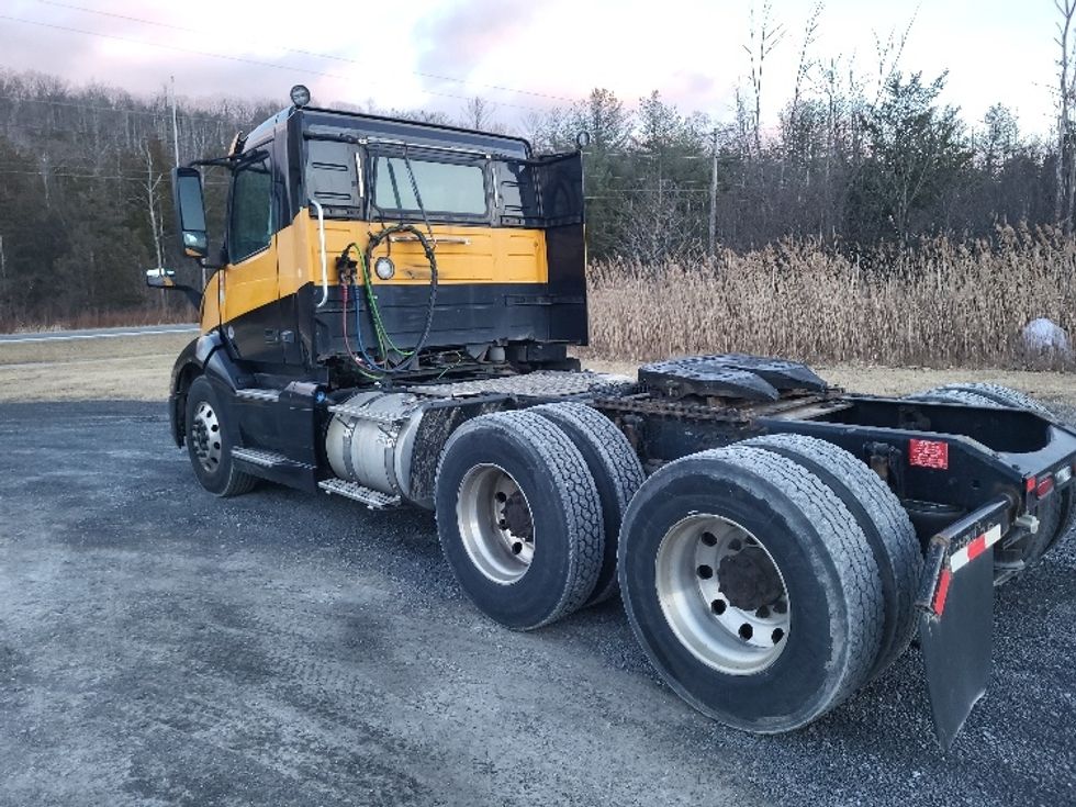 Day Cab Tractor-Heavy Duty Tractors-Volvo-2019-VNL64T300-Coxsackie-NY-384,049\n\t\tmiles-$ 40,250 - Image 5