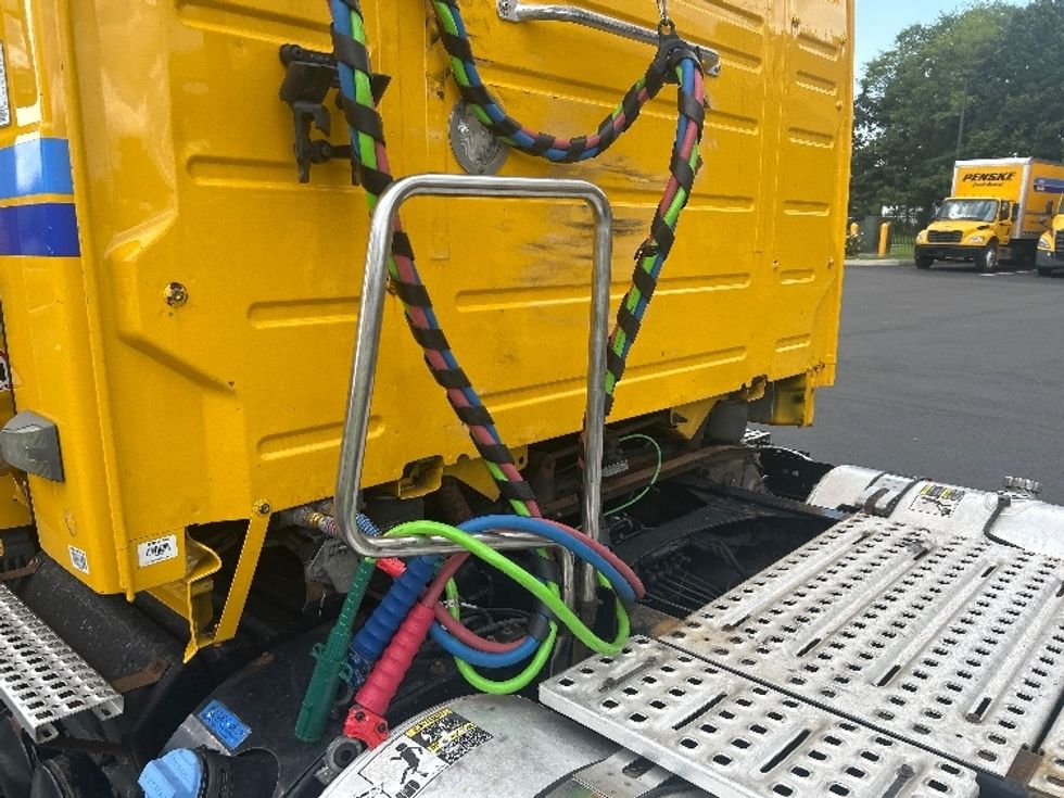 Day Cab Tractor-Heavy Duty Tractors-Volvo-2019-VNL64T300-Cranbury-NJ-199,813\n\t\tmiles-$ 50,000 - Image 17