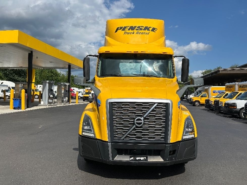 Day Cab Tractor-Heavy Duty Tractors-Volvo-2019-VNL64T300-Cranbury-NJ-199,813\n\t\tmiles-$ 50,000 - Image 2