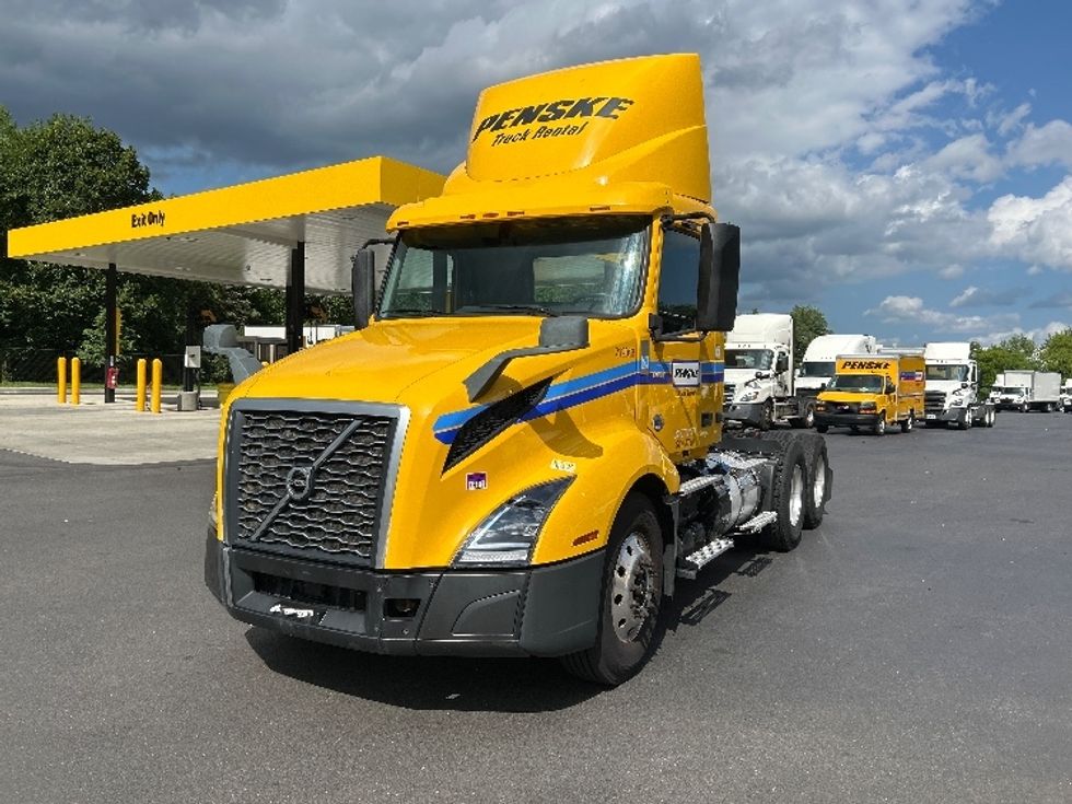 Day Cab Tractor-Heavy Duty Tractors-Volvo-2019-VNL64T300-Cranbury-NJ-199,813\n\t\tmiles-$ 50,000 - Image 3