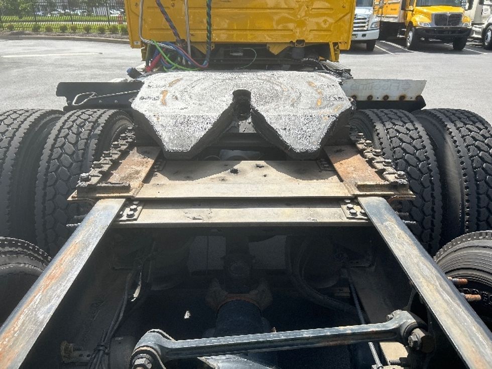 Day Cab Tractor-Heavy Duty Tractors-Volvo-2019-VNL64T300-Cranbury-NJ-199,813\n\t\tmiles-$ 50,000 - Image 6