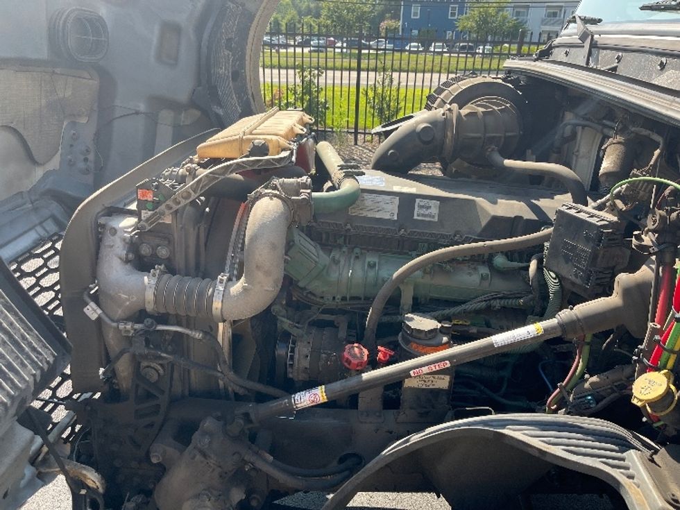 Day Cab Tractor-Heavy Duty Tractors-Volvo-2019-VNL64T300-Cranbury-NJ-246,385\n\t\tmiles-$ 51,250 - Image 16