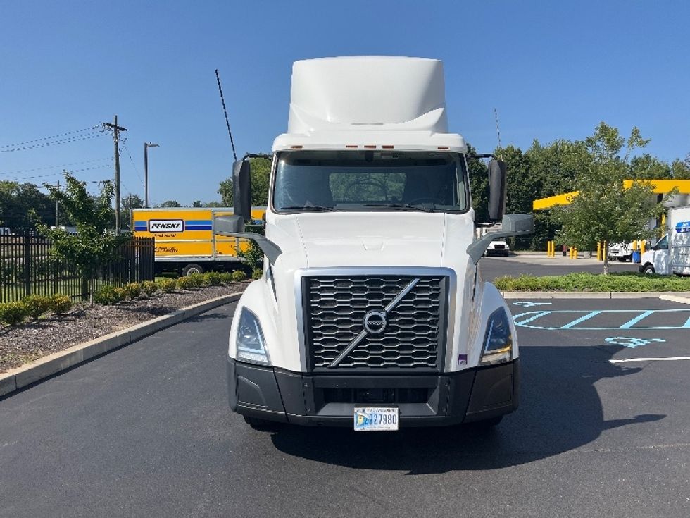 Day Cab Tractor-Heavy Duty Tractors-Volvo-2019-VNL64T300-Cranbury-NJ-246,385\n\t\tmiles-$ 51,250 - Image 2