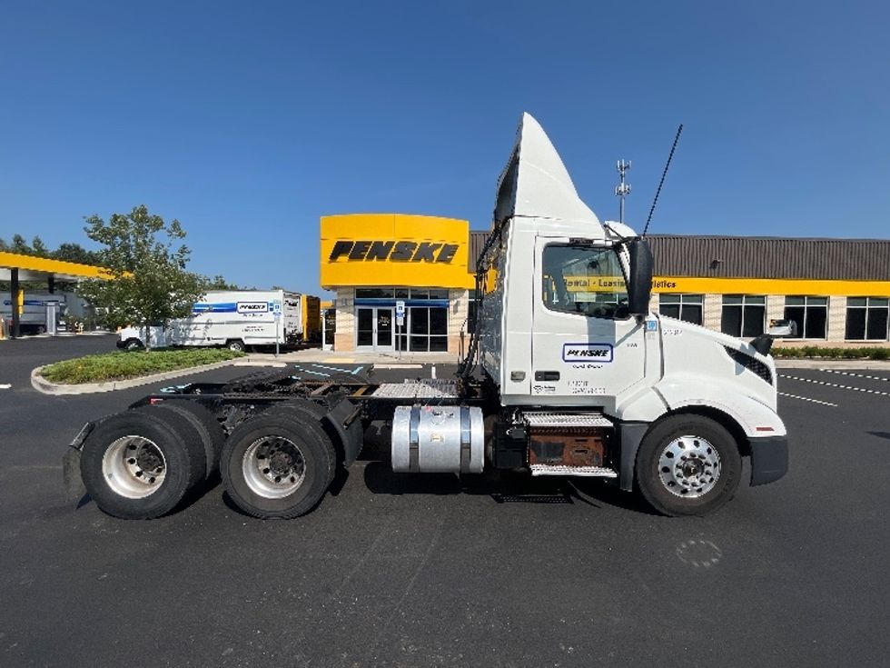 Day Cab Tractor-Heavy Duty Tractors-Volvo-2019-VNL64T300-Cranbury-NJ-246,385\n\t\tmiles-$ 51,250 - Image 8