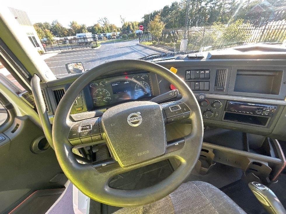Day Cab Tractor-Heavy Duty Tractors-Volvo-2019-VNL64T300-Cranbury-NJ-269,835\n\t\tmiles-$ 49,250 - Image 10