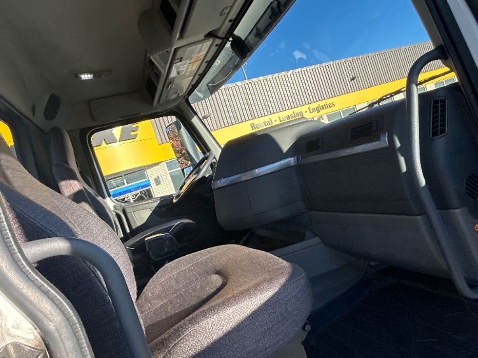 Day Cab Tractor-Heavy Duty Tractors-Volvo-2019-VNL64T300-Cranbury-NJ-269,835\n\t\tmiles-$ 49,250 - Image 11