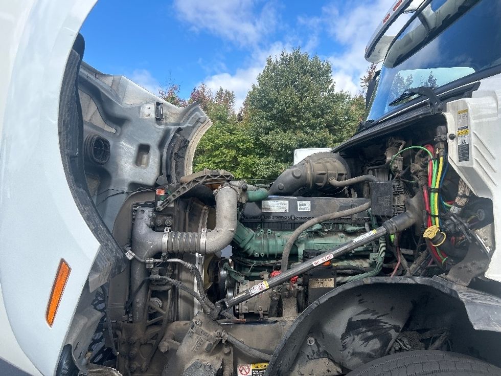 Day Cab Tractor-Heavy Duty Tractors-Volvo-2019-VNL64T300-Cranbury-NJ-269,835\n\t\tmiles-$ 49,250 - Image 15