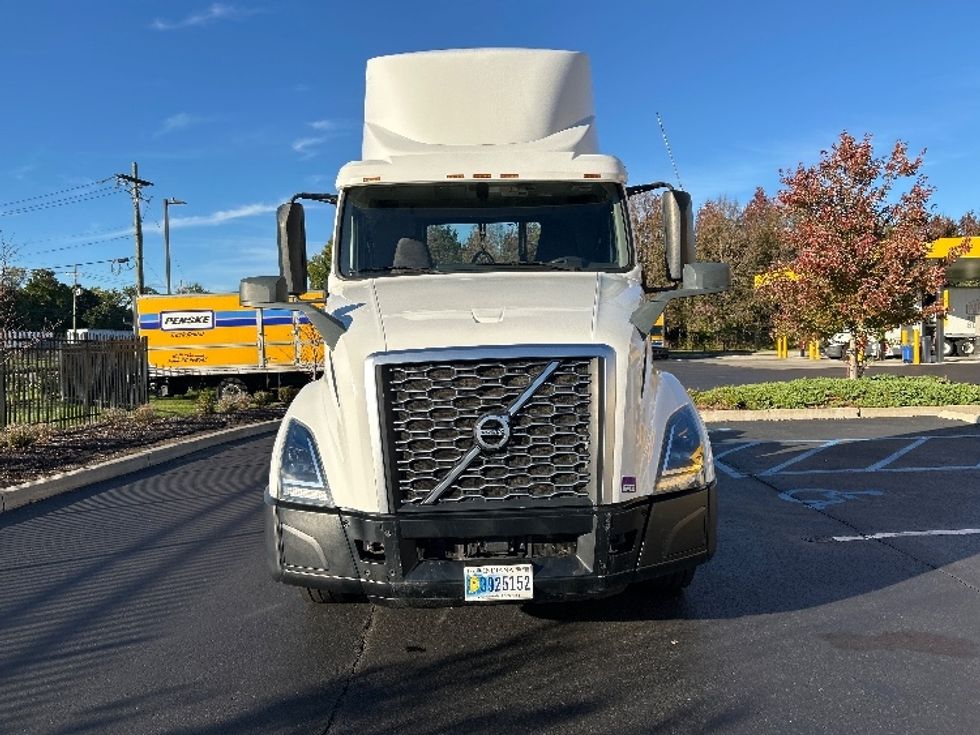 Day Cab Tractor-Heavy Duty Tractors-Volvo-2019-VNL64T300-Cranbury-NJ-269,835\n\t\tmiles-$ 49,250 - Image 2