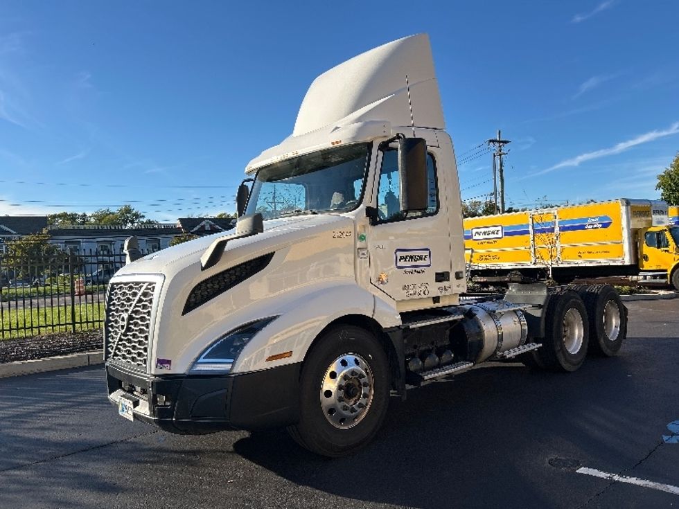 Day Cab Tractor-Heavy Duty Tractors-Volvo-2019-VNL64T300-Cranbury-NJ-269,835\n\t\tmiles-$ 49,250 - Image 3