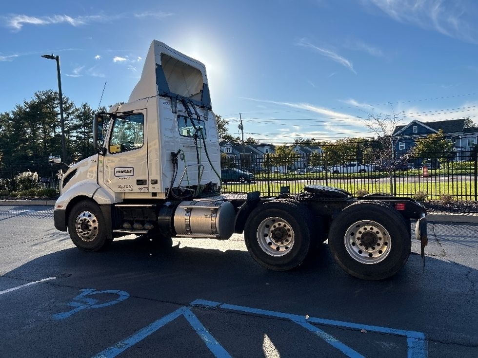 Day Cab Tractor-Heavy Duty Tractors-Volvo-2019-VNL64T300-Cranbury-NJ-269,835\n\t\tmiles-$ 49,250 - Image 5