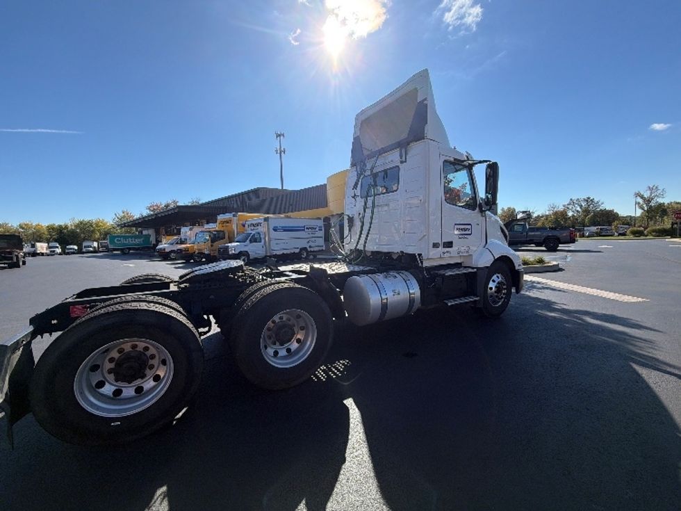 Day Cab Tractor-Heavy Duty Tractors-Volvo-2019-VNL64T300-Cranbury-NJ-269,835\n\t\tmiles-$ 49,250 - Image 7