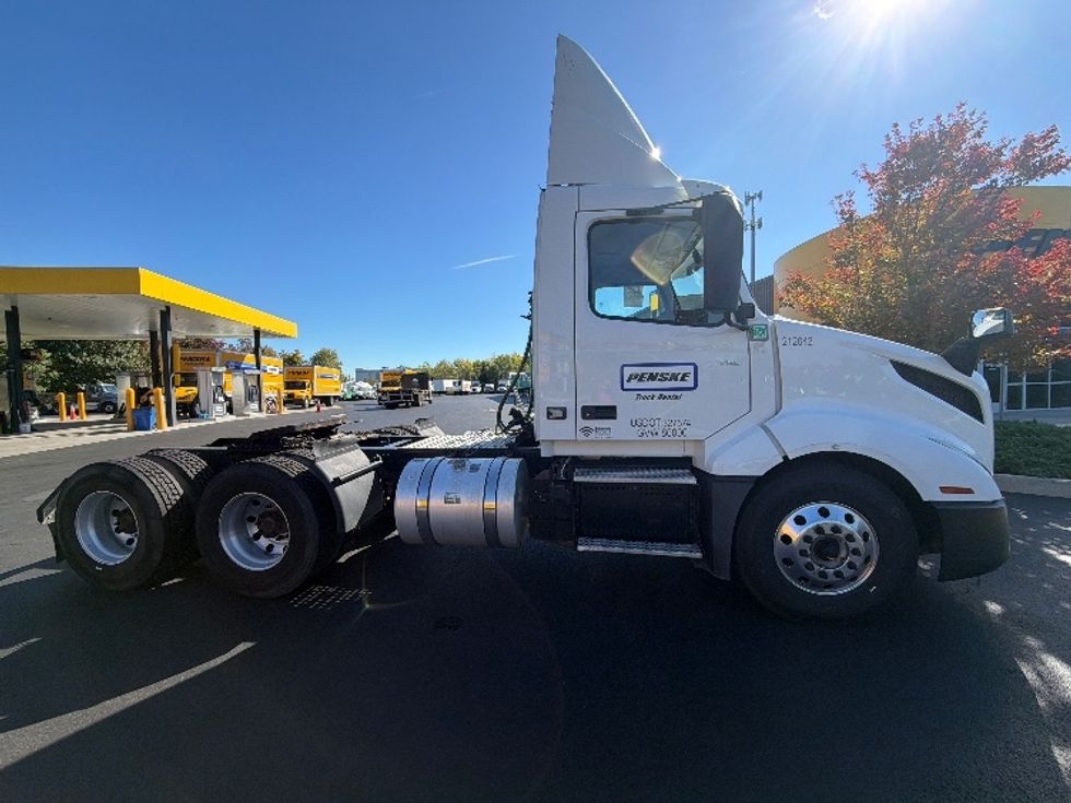 Day Cab Tractor-Heavy Duty Tractors-Volvo-2019-VNL64T300-Cranbury-NJ-269,835\n\t\tmiles-$ 49,250 - Image 8
