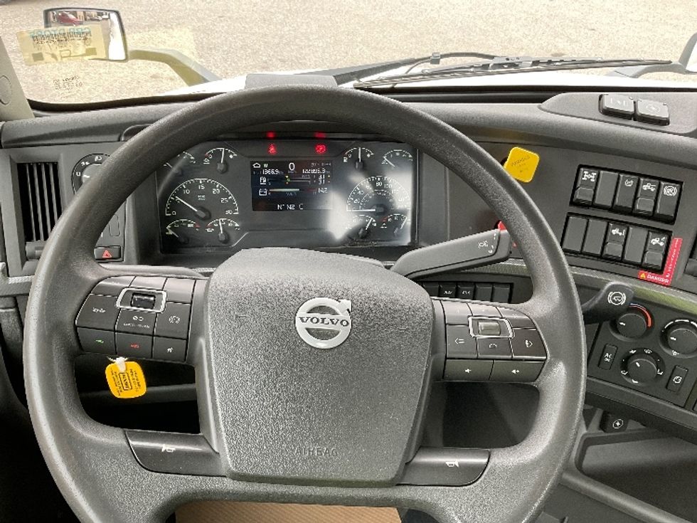 Day Cab Tractor-Heavy Duty Tractors-Volvo-2019-VNL64T300-Delta-BC-122,888\n\t\tkm-$ 79,250 - Image 11