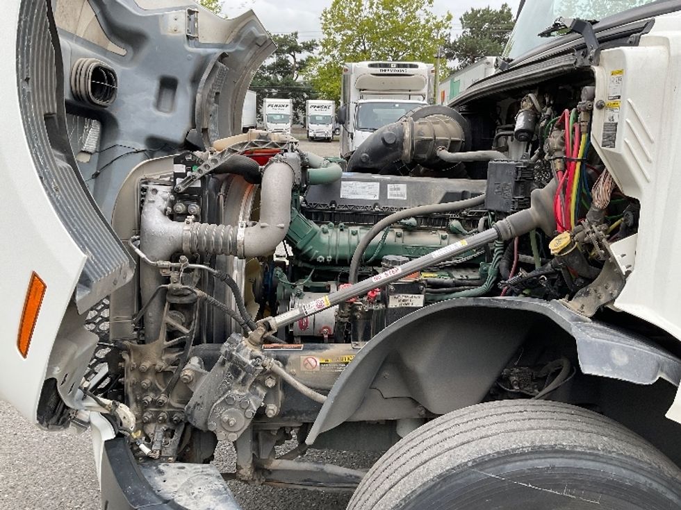 Day Cab Tractor-Heavy Duty Tractors-Volvo-2019-VNL64T300-Delta-BC-122,888\n\t\tkm-$ 79,250 - Image 16