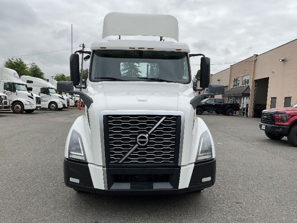 Day Cab Tractor-Heavy Duty Tractors-Volvo-2019-VNL64T300-Delta-BC-122,888\n\t\tkm-$ 79,250 - Image 2